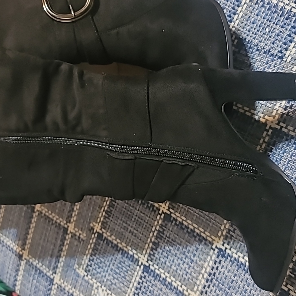 Boots 👢 - Picture 7 of 8